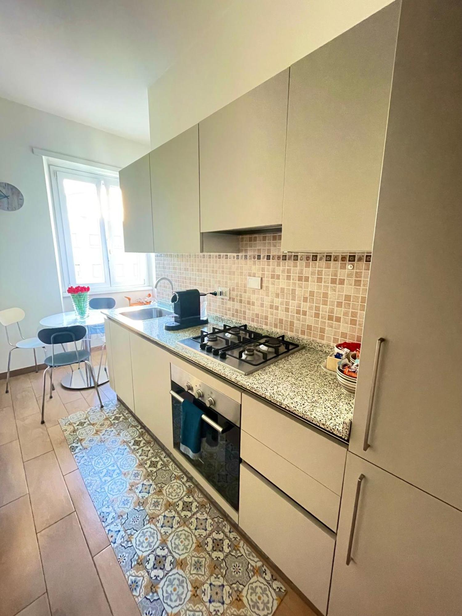Lucens Domus Appartamento Roma Quartiere Trieste - Vicino Metro B1 - Eksteriør bilde